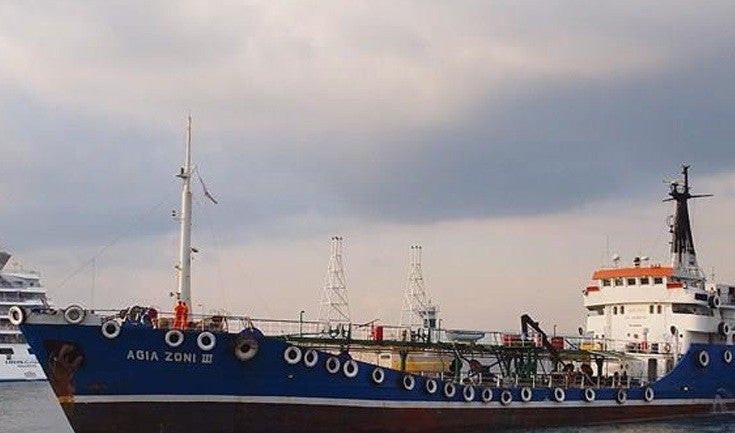 Δεξαμενόπλοιο βυθίστηκε στον Σαρωνικό Κόλπο – Διασώθηκαν δύο επιβαίνοντες